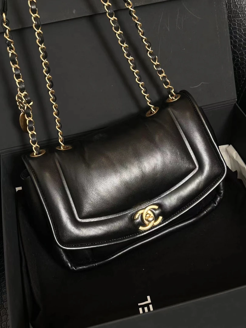 95新 Chanel/香奈儿 展会漏价 黑金云朵泡芙包