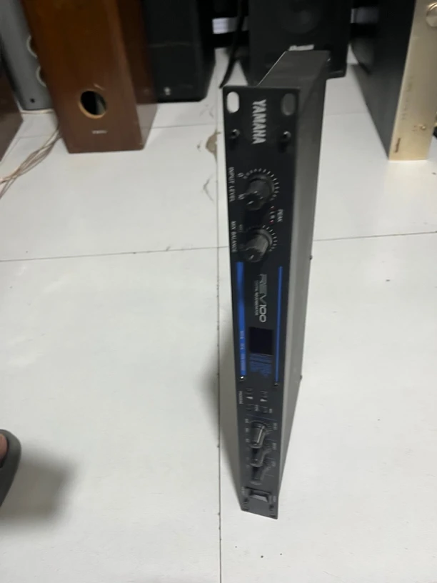 9新 二手 不包邮 雅马哈效果器REV100 成色如图