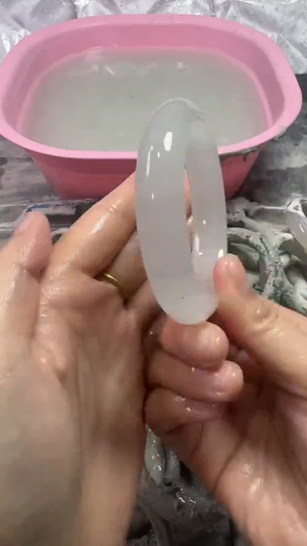 【闪购商品】石英质玉手镯未镶嵌24