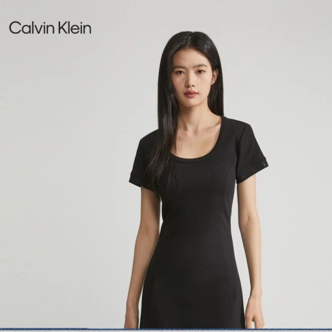 CK Jeans夏季女士法式U领刺绣性感辣妹显瘦黑色T恤连衣裙