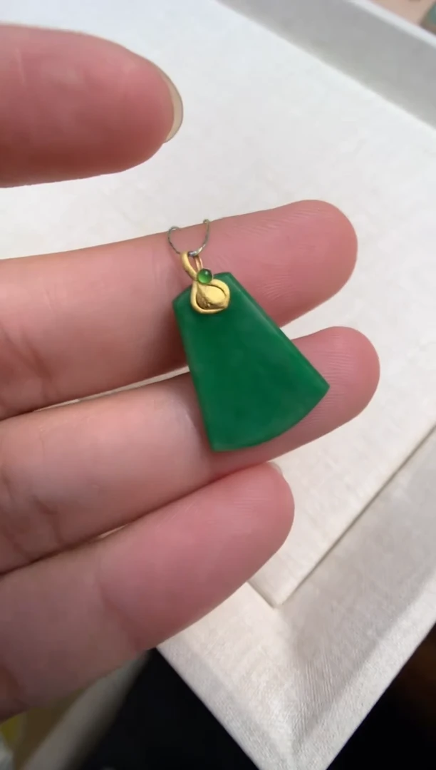 【闪购商品】翡翠颈饰18K金镶嵌无事牌