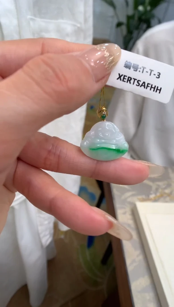 【闪购商品】翡翠颈饰18K金镶嵌佛