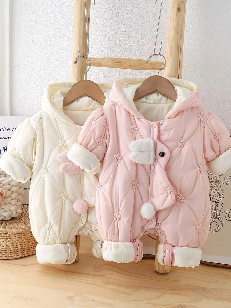 婴儿衣服公主女宝宝冬季连体哈衣可爱超萌冬装外出加厚绒抱衣冬天