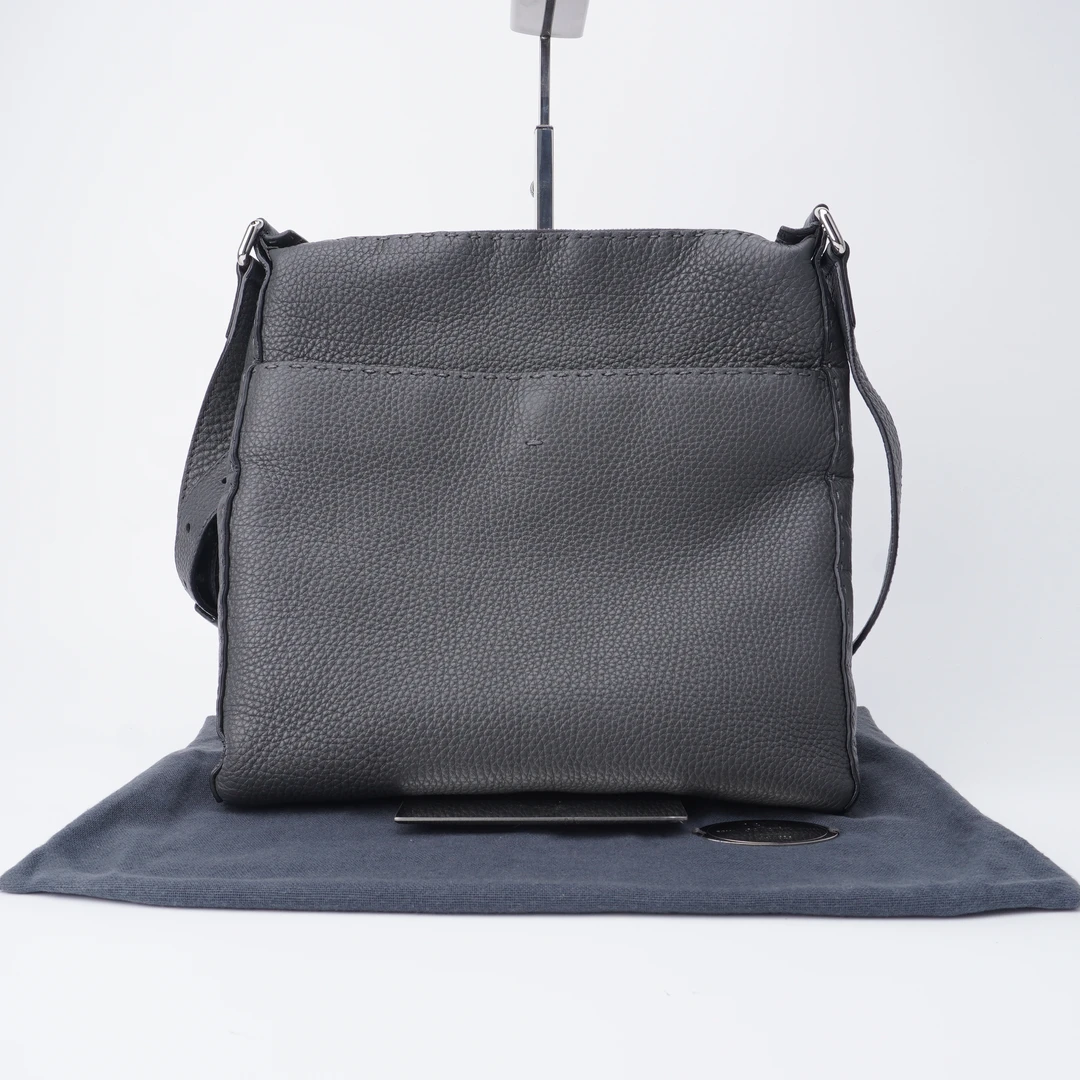 95新 FENDI/芬迪 芬迪单肩斜挎包深灰色 B301