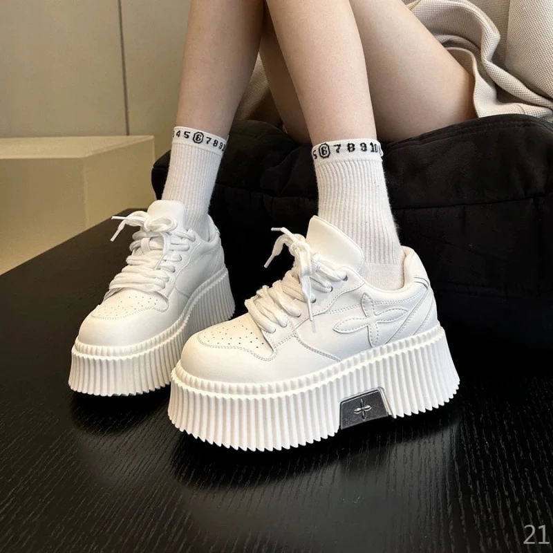 欧洲站厚底百搭小白鞋女2024年秋冬季新款小个子增高系带休闲板鞋