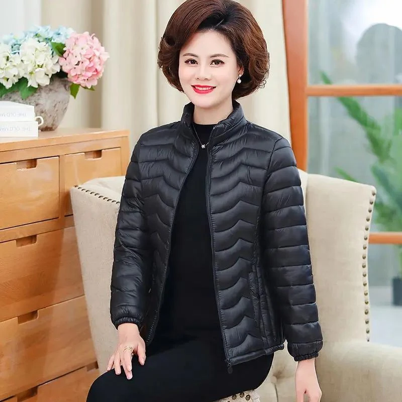 时尚中老年女士修身轻薄羽绒服羽绒服短款外妈妈装加大加肥立领羽