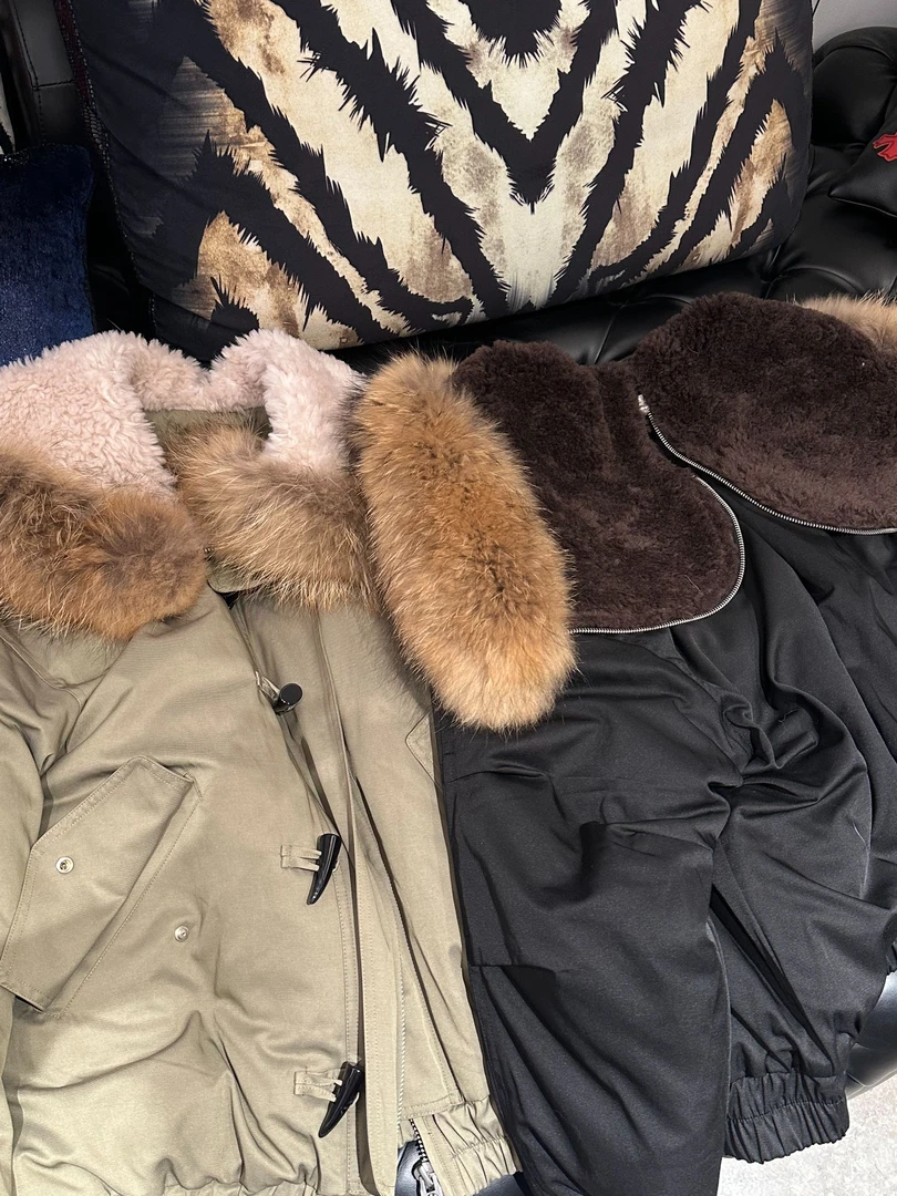 DOUWU【肯豆小姐】黑绿两色咖色毛毛领三扣侧大兜连帽上衣SY12699