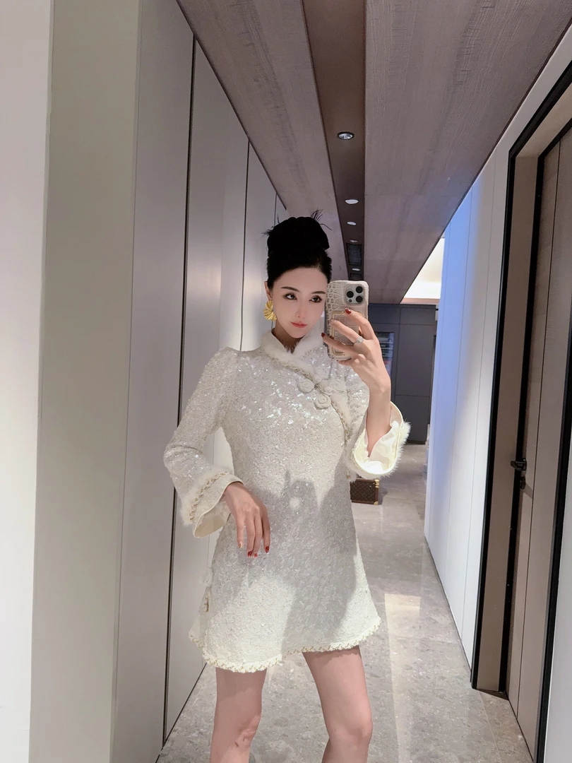 DOUWU【雪人奶油】白毛边花朵盘扣满身亮片旗袍裙QPQ11744