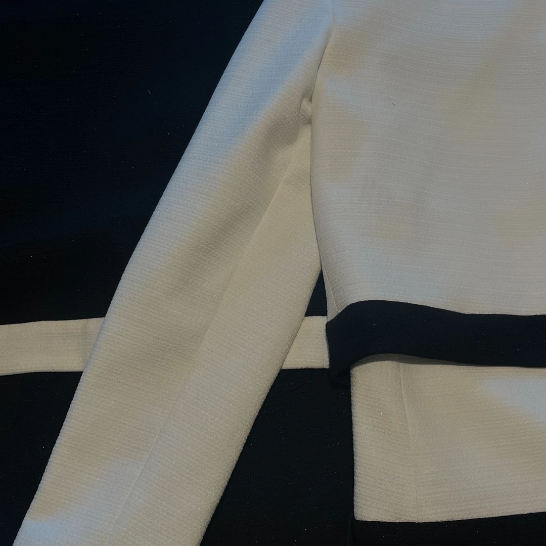 DOUWU【B家女神】黑白两色金扣上衣SY12771