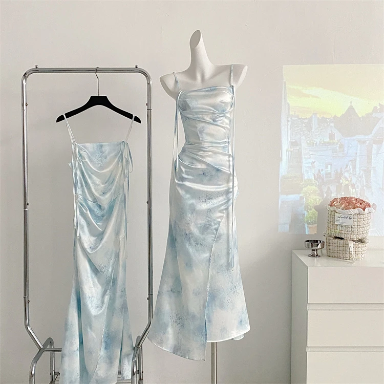 新款蓝色缎面印花吊带裙（直播间链接）