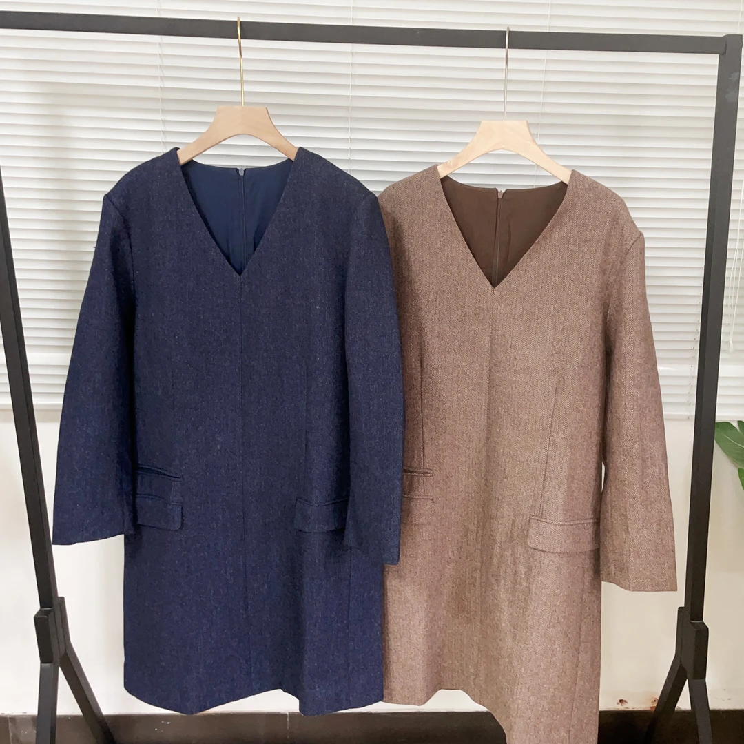 S121 小白标高端V领斜纹厚实毛呢连衣裙