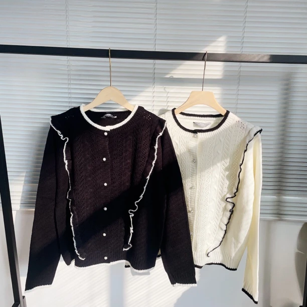 M212 黑白两色木耳边宽松休闲开衫针织开衫