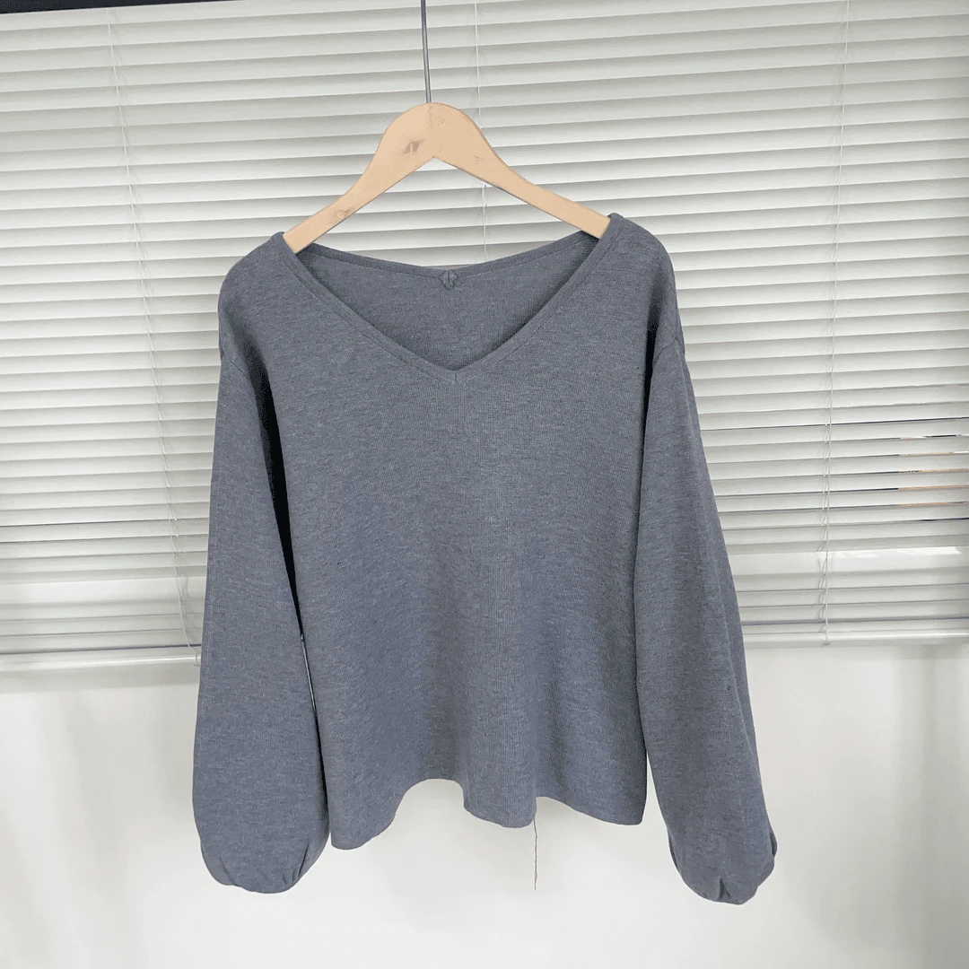 G133  灰色V领休闲灯笼袖宽松针织衫