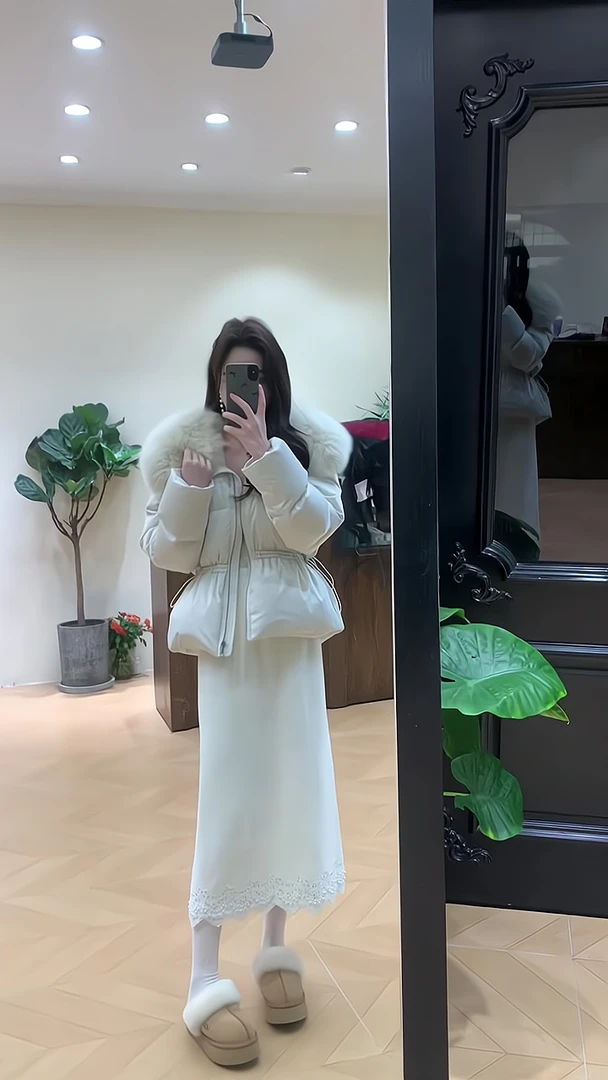 白色毛领连帽棉服女2024冬季新款收腰气质时尚百搭小个子保暖外套