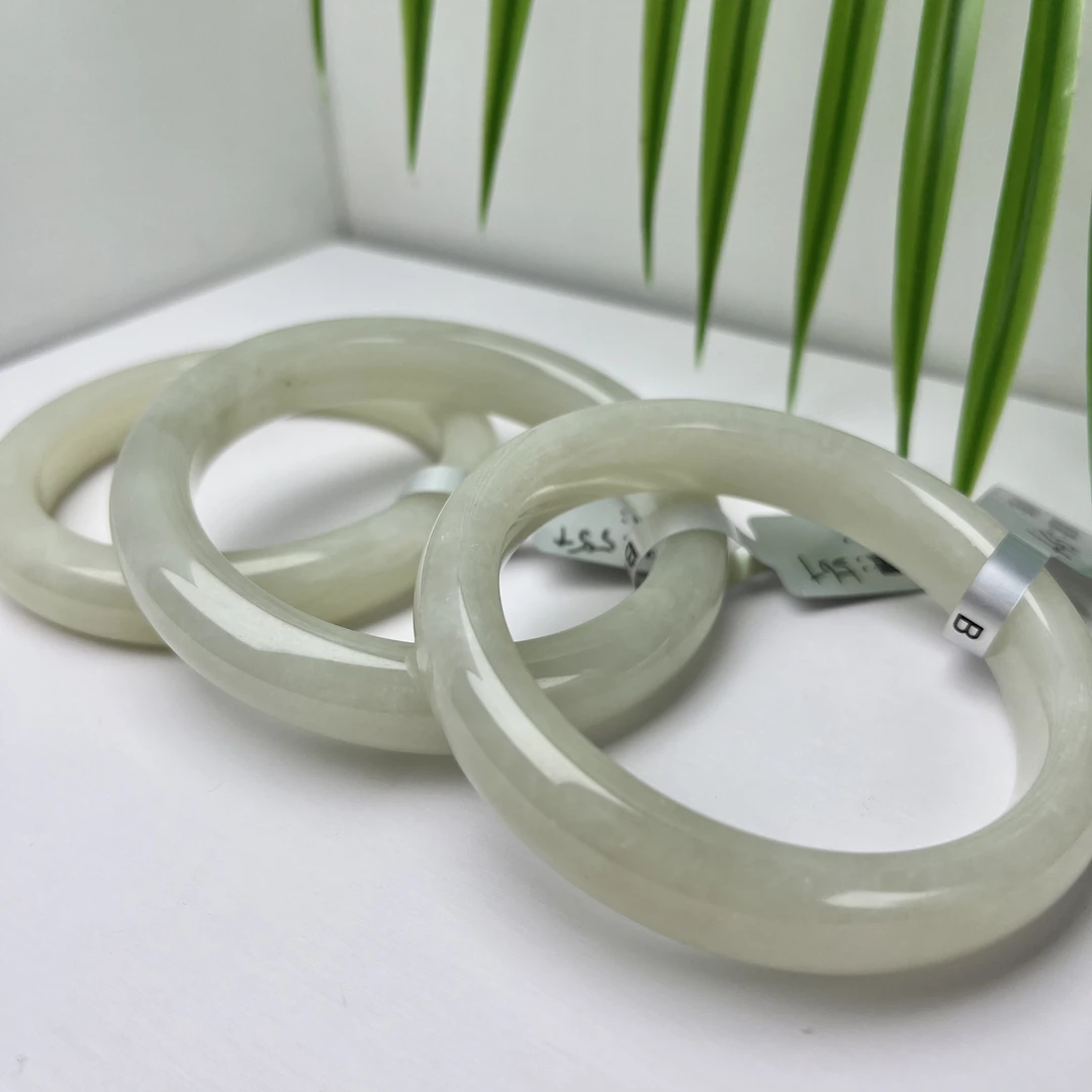 A级晴水和田玉手镯浅 53-60圈口 （多样性，发其一）