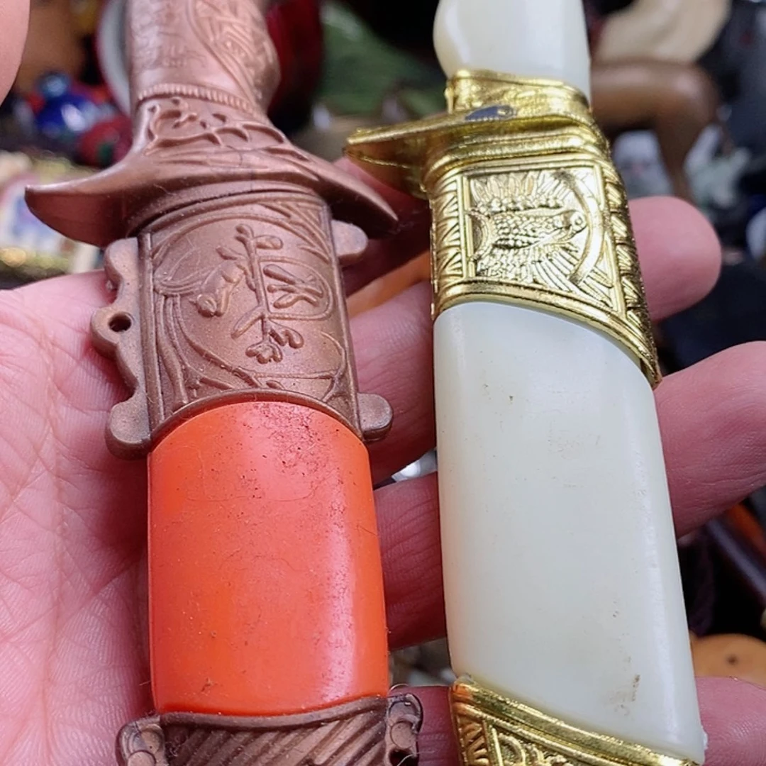【闪购商品】密胺摆件雄*人
