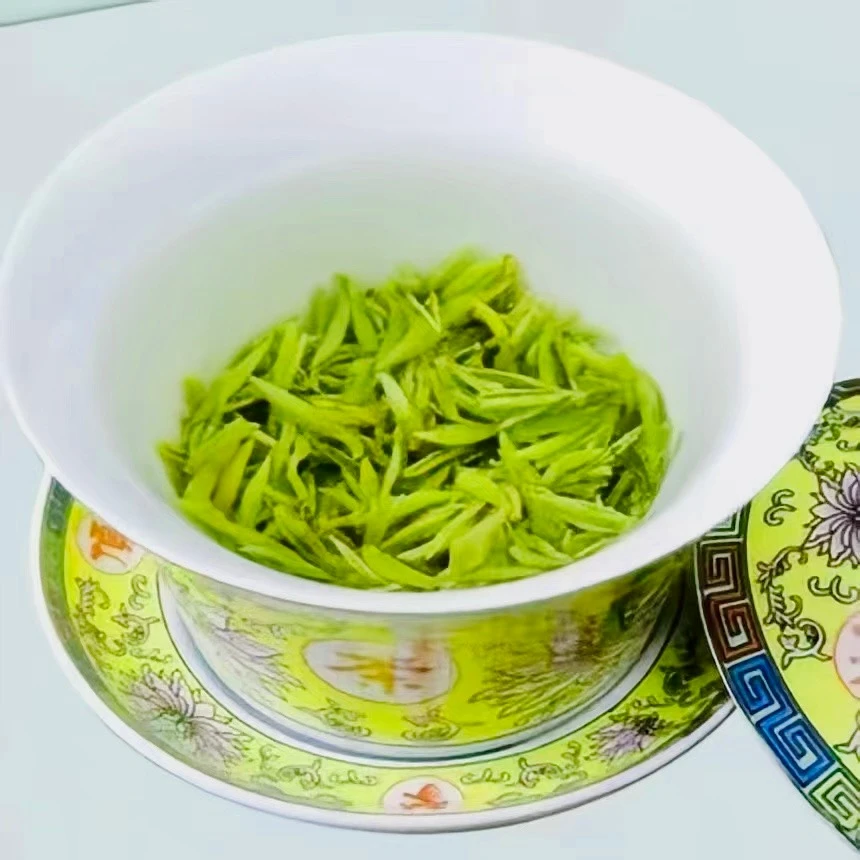2024年25g袋装【蒙顶甘露】四川蒙顶山绿茶初展芽头鲜爽回甘产地