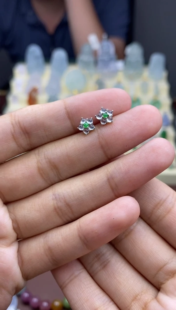 【闪购商品】翡翠耳饰18K金镶嵌耳钉