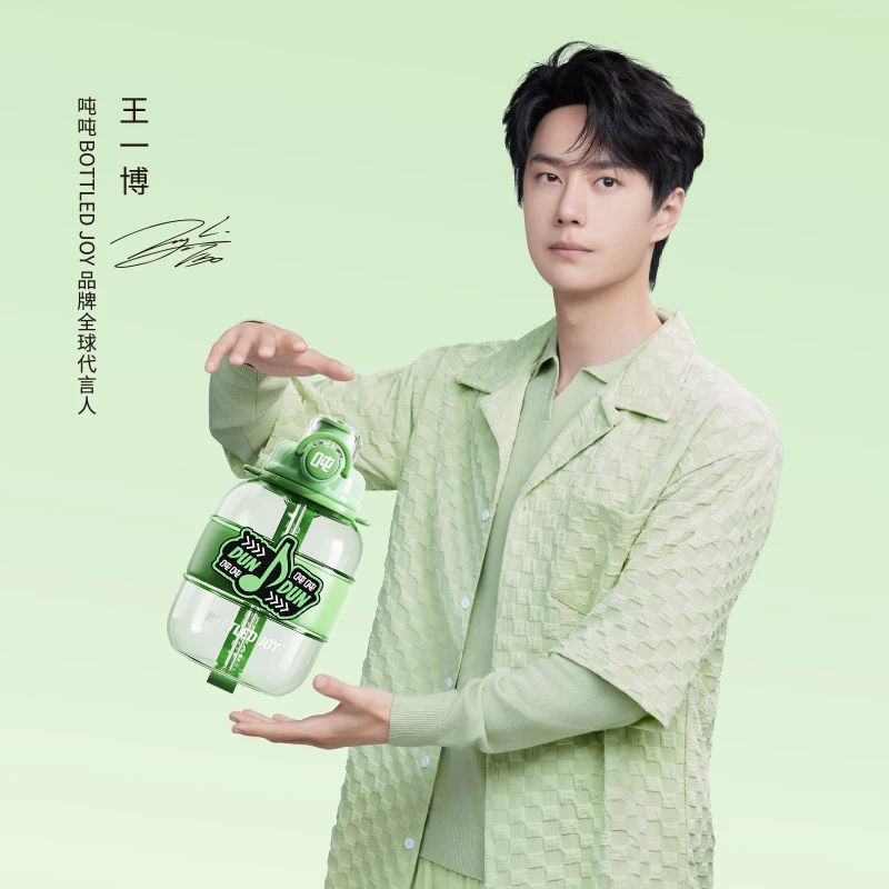 【WIWI吨吨】时尚户外大容量吸管直饮简约背带便携耐冷热水杯子