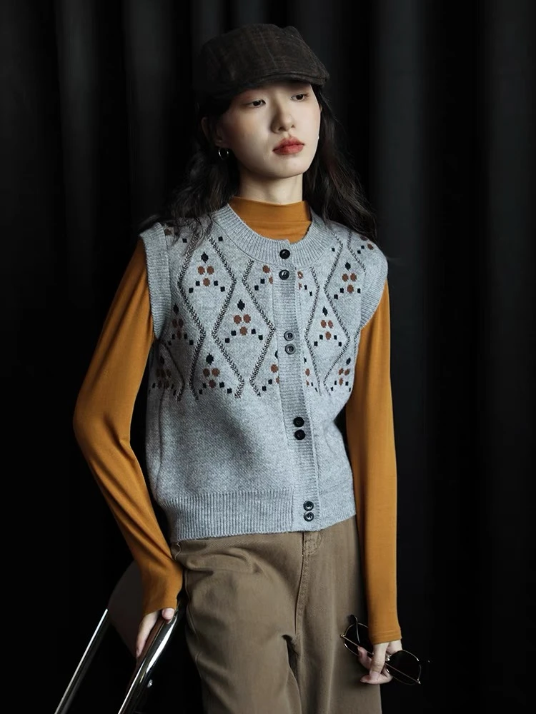 日式叠穿花朵提花针织马甲女短款柔软毛衣外搭毛线背心坎肩外穿潮