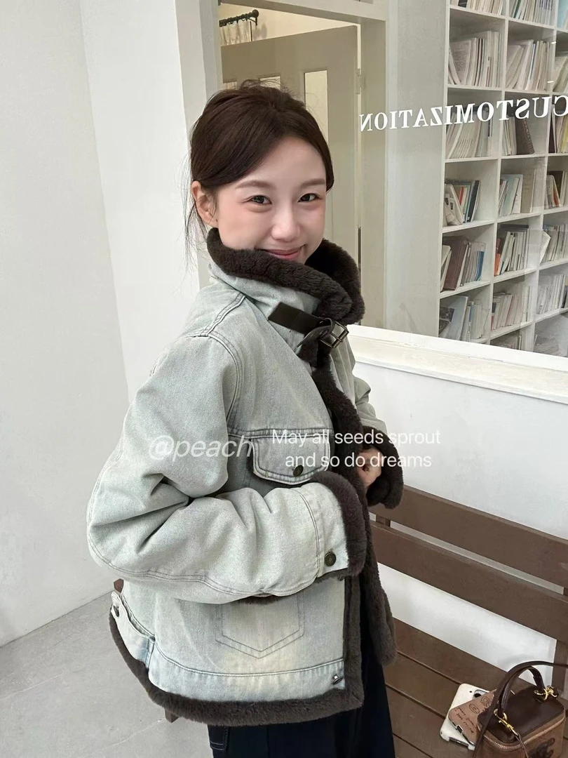 Peach自制 超重工！韩版复古感翻领多口袋拼接系扣牛仔外套 28560