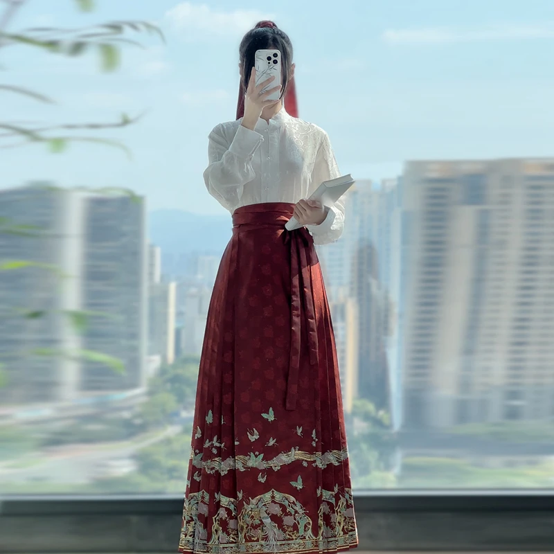 拾濡虞一片式红色织金马面裙中国风汉服百褶秋冬日常女敬酒服婚服