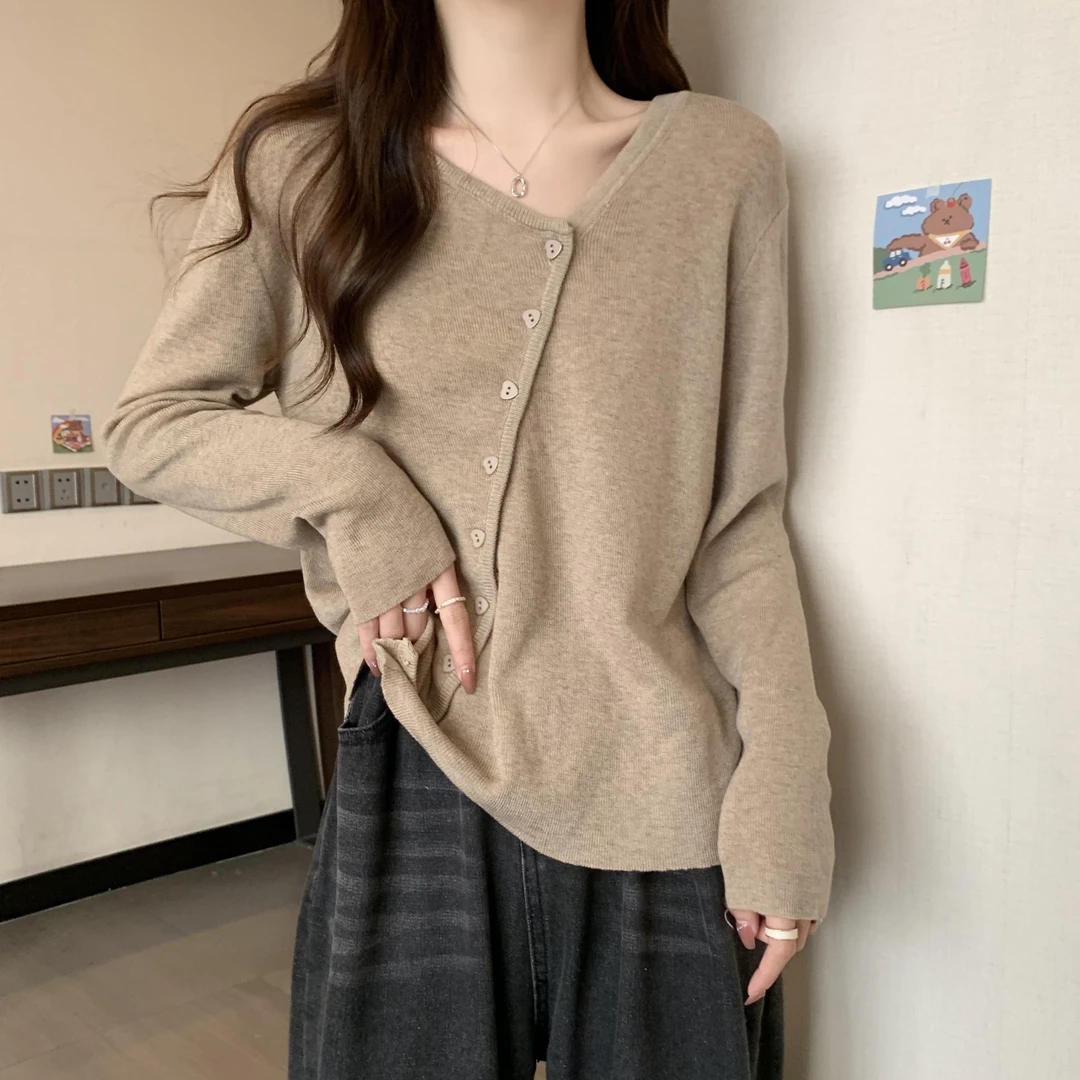 大码正肩斜扣针织衫设计感慵懒风修身显瘦外搭开衫女洋气百搭