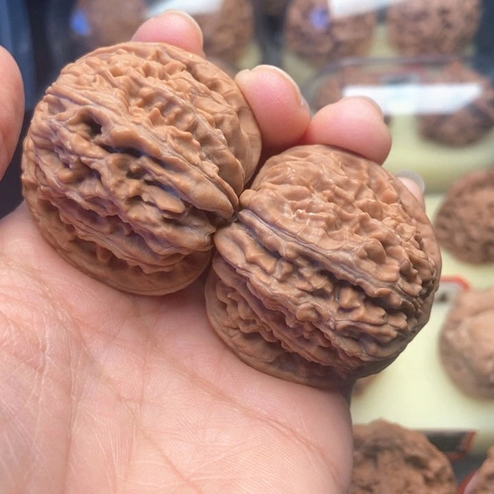 文玩核桃把件红**发四座楼