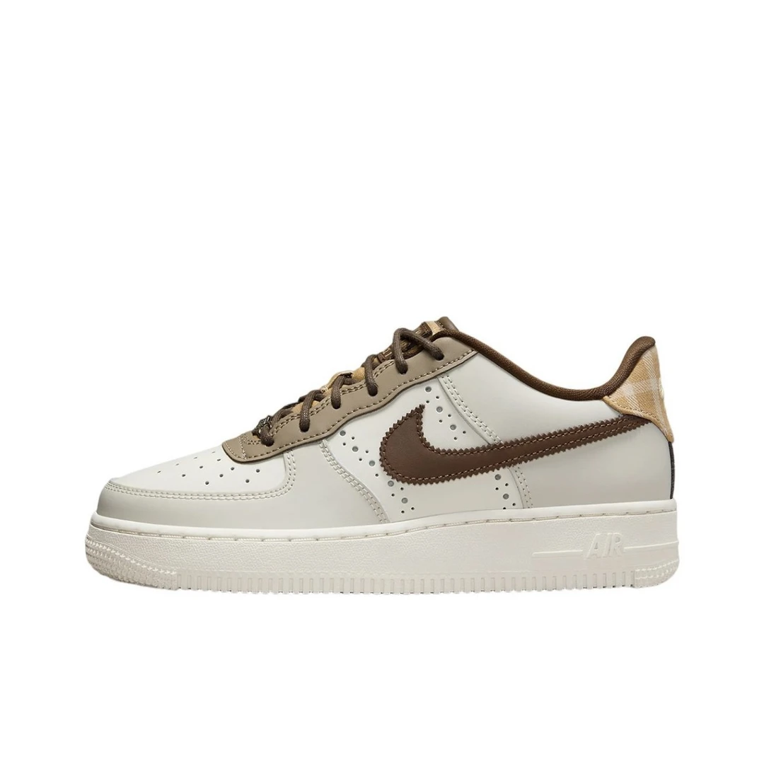 微瑕慎拍 Nike/耐克 Air Force 1(GS)低帮休闲板鞋FV3702-121