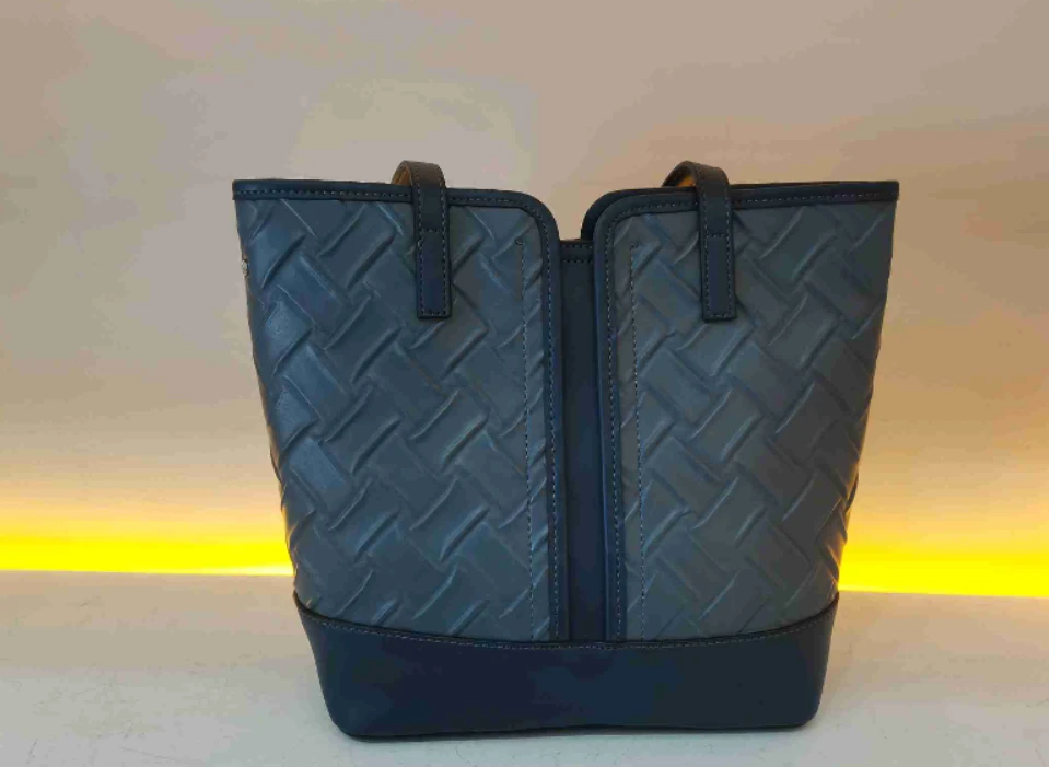 【小晴甄选】XQ-68735 蓝色  百搭女士时尚气质小众斜跨轻奢包