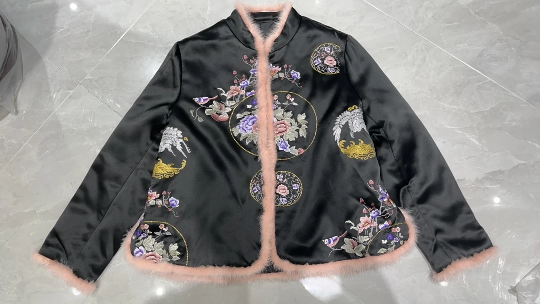 L68粉边刺绣国风外套