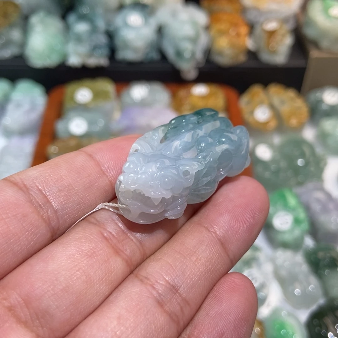 翡翠颈饰未镶嵌貔貅