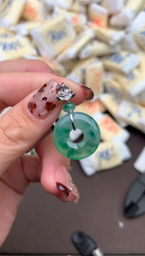 【闪购商品】翡翠挂件18K金镶嵌—