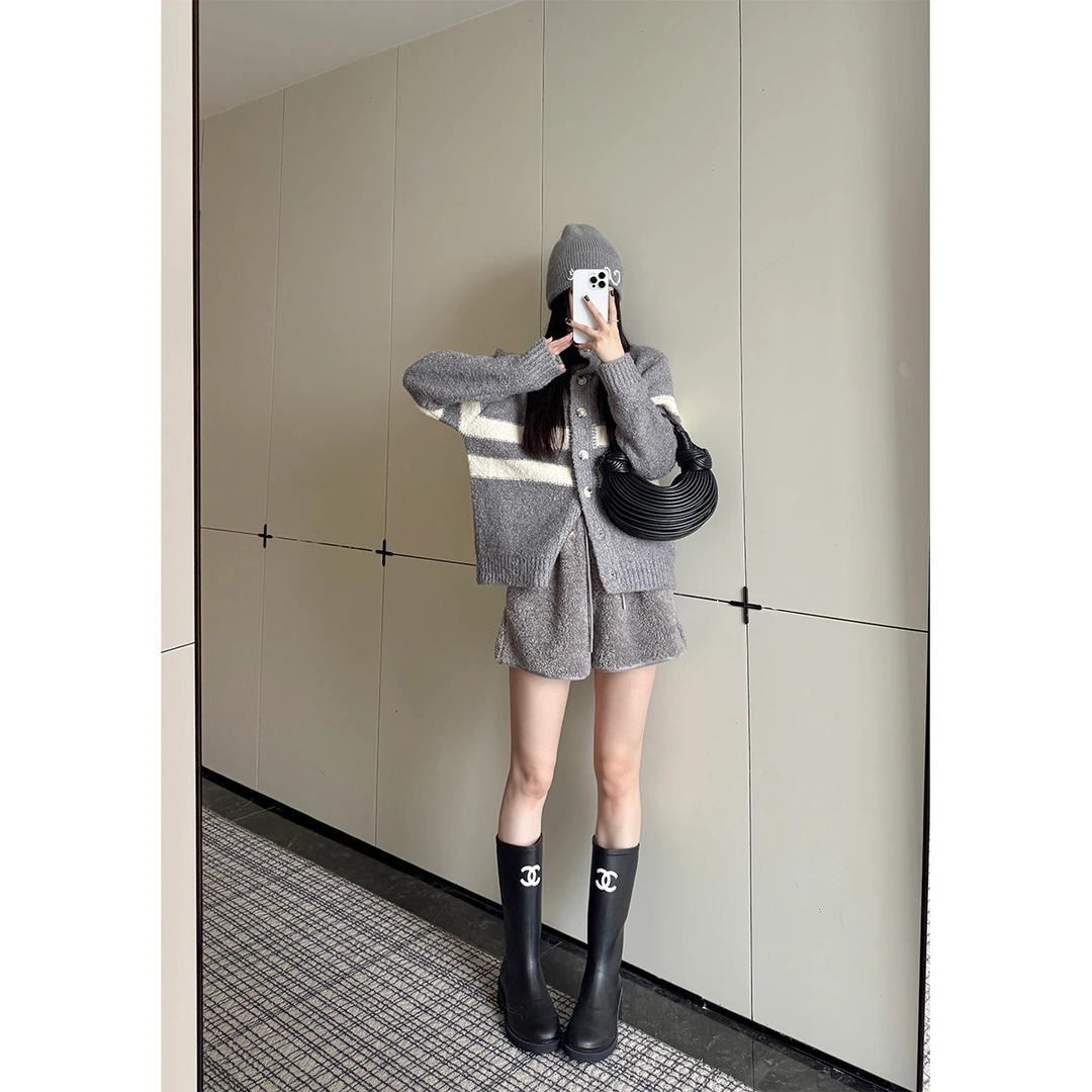 11.26 P1126K3473 纯色搭配款休闲宽松直筒裤短裤