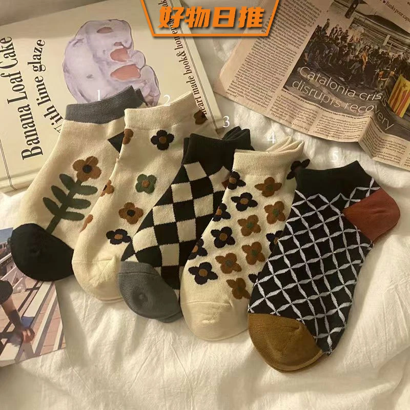袜子女春夏薄款短袜韩版ins潮复古小花菱格日系可爱百搭浅口船袜