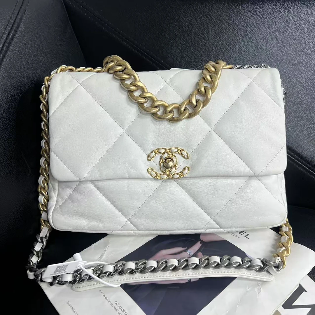 95新 Chanel/香奈儿 捐金沉珠/中号19bag白色单肩