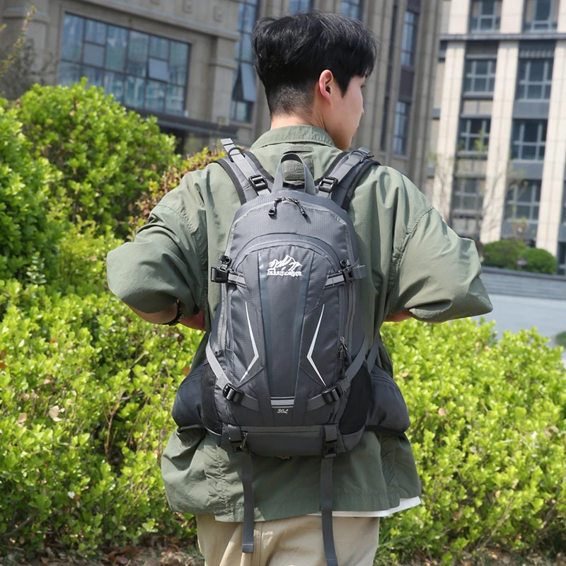 户外轻便徒步双肩包男多功能便携大容量超轻休闲户外运动旅行背包