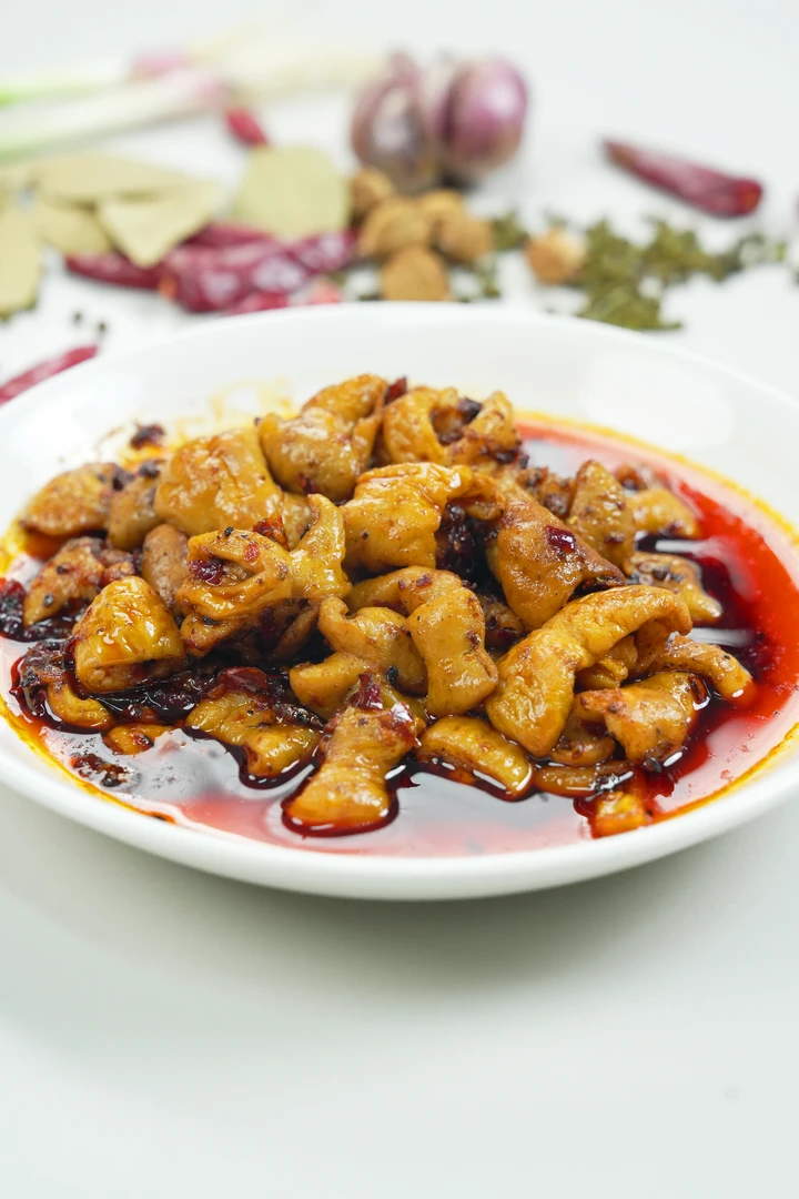 肥肠麻辣猪大肠油炸真空包装下酒新鲜软糯麻辣鸡爪鸡肉腿鸡脚做法