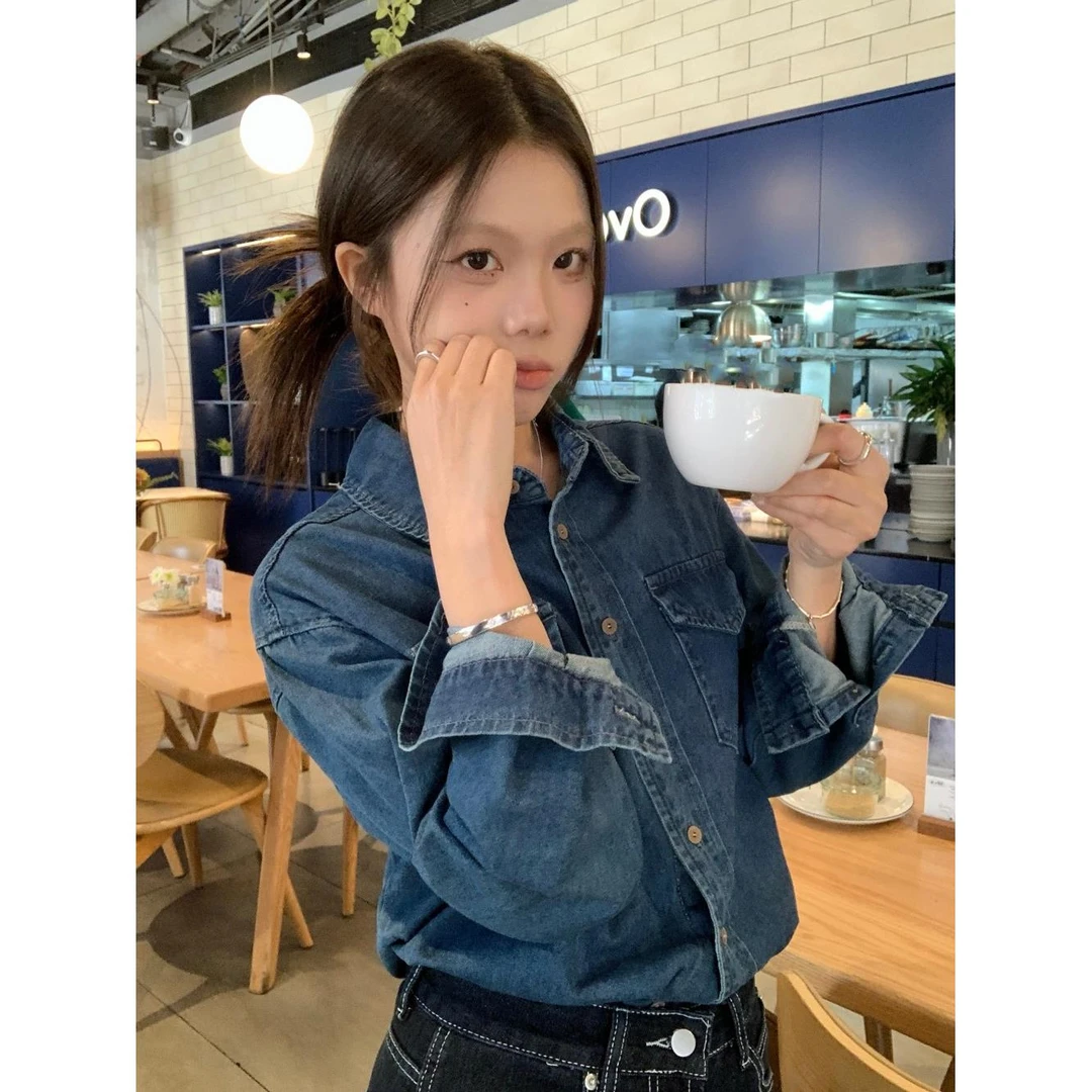 2024年秋冬季新款复古翻领打底牛仔衬衫女上衣设计感小众衬衣外套