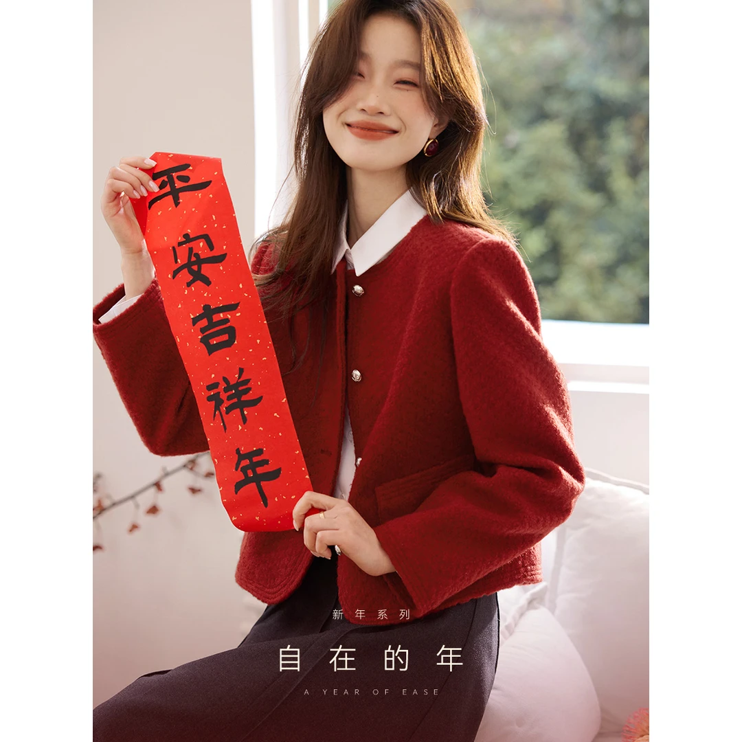 沫晗依美红色小香风毛呢短大衣2025春季新款节日氛围感女圆领外套