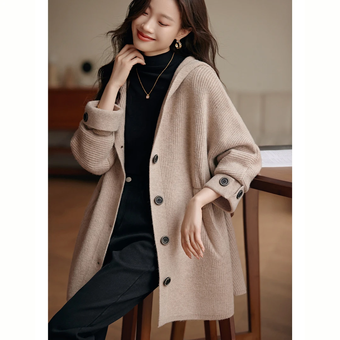 沫晗依美2025秋冬宽松中长款针织外套时尚百搭连帽简约开衫外套女