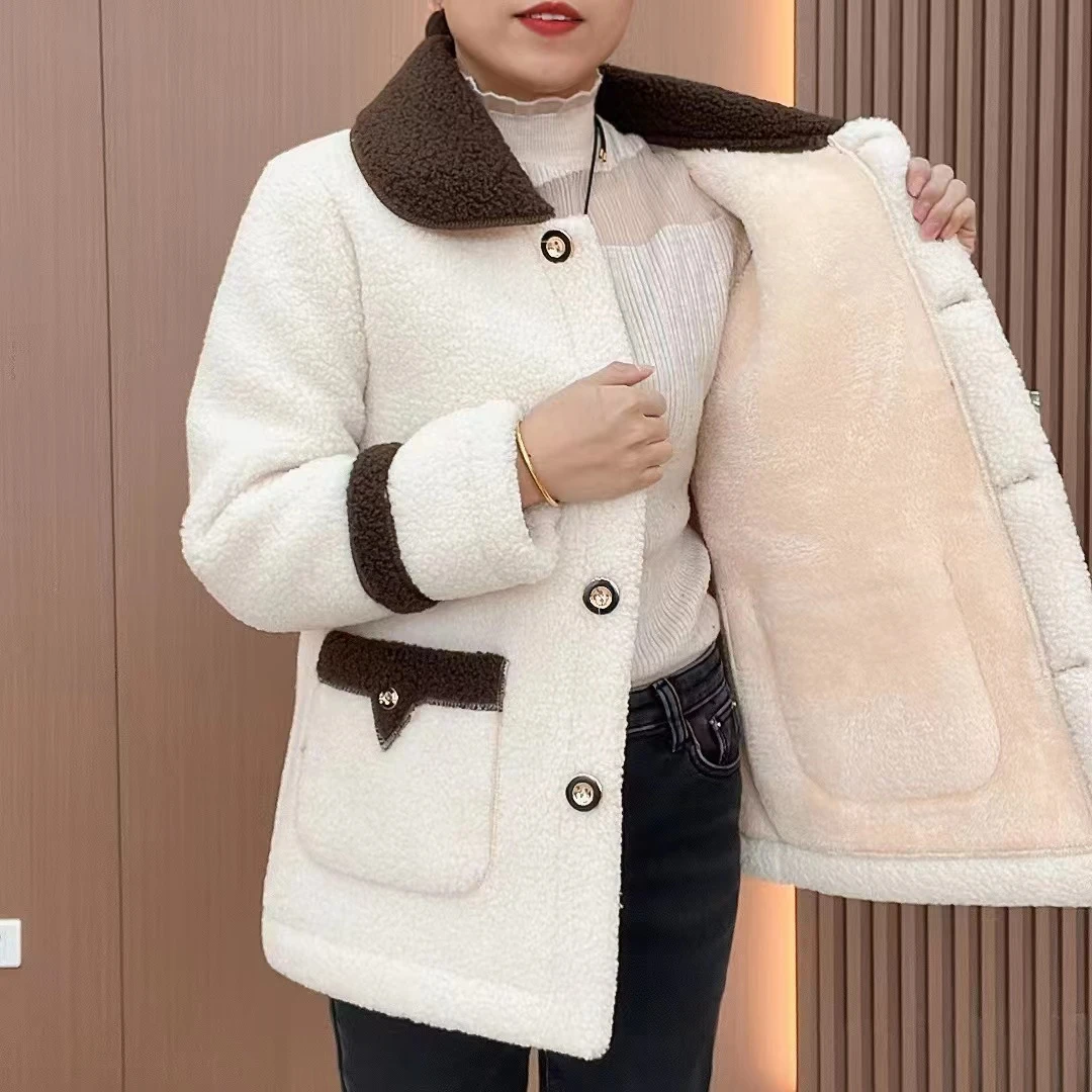 2025秋冬拼接新款保暖仿羊羔毛外套加绒加厚宽松百搭洋气妈妈装
