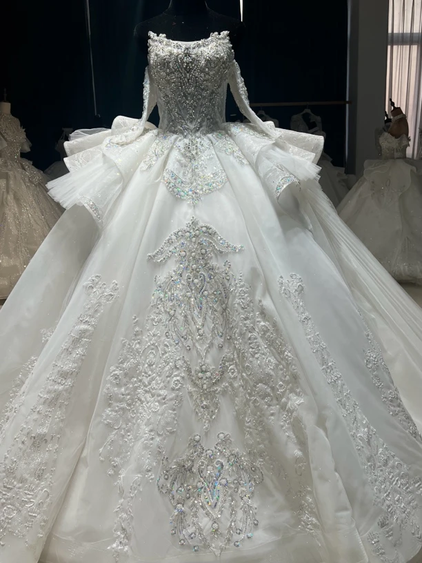 新款中袖V领拖尾婚纱