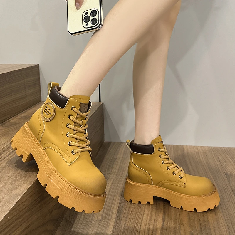 牛皮马丁靴女2025初秋新款英伦风磨砂女短靴百搭小众复古机车靴