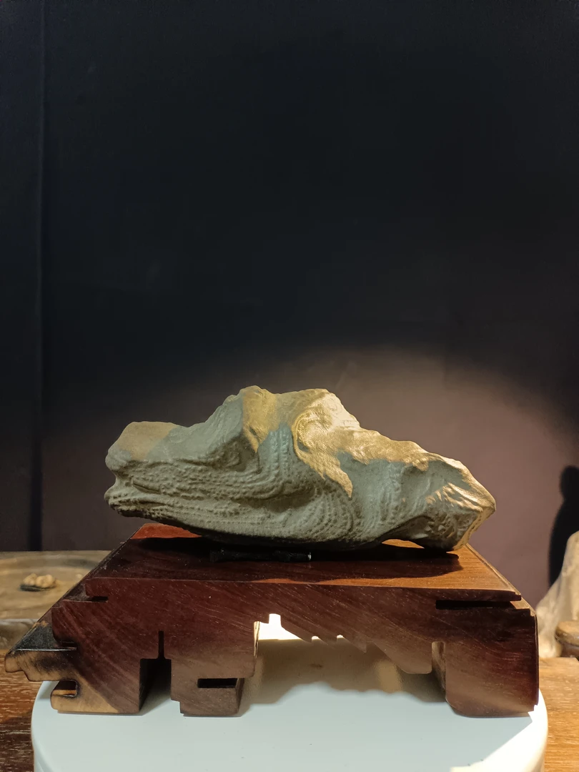 新疆卷纹泥石摆件龙首摆件