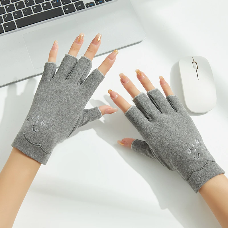 半指手套女秋冬季韩版可爱薄款德绒露保暖骑行防风学生写字漏拇指
