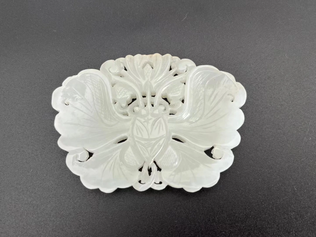 清代和田白玉精雕蝴蝶玉佩