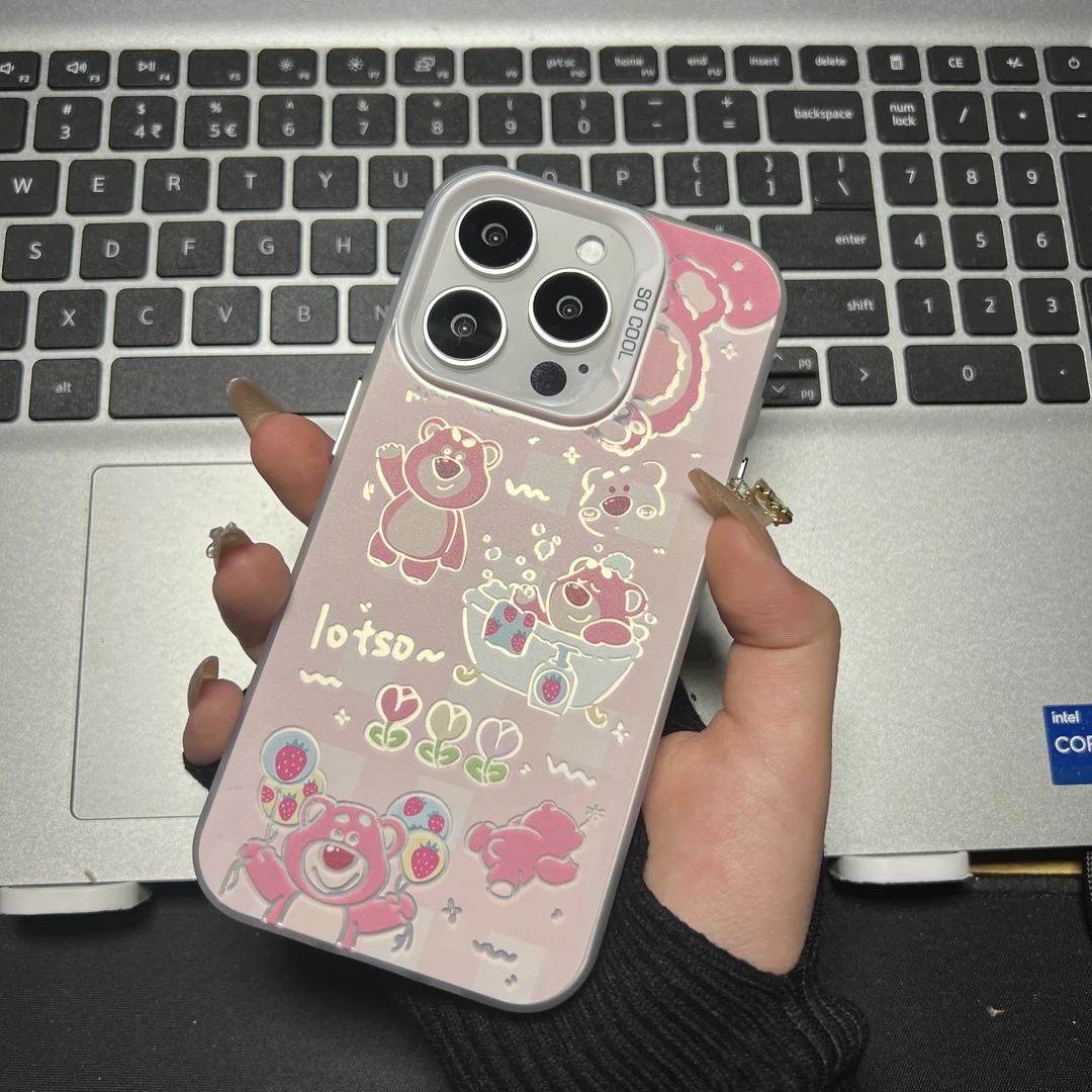 草莓熊适用于苹果6-16pro小熊手机壳少女小众华为荣耀vivo/oppo