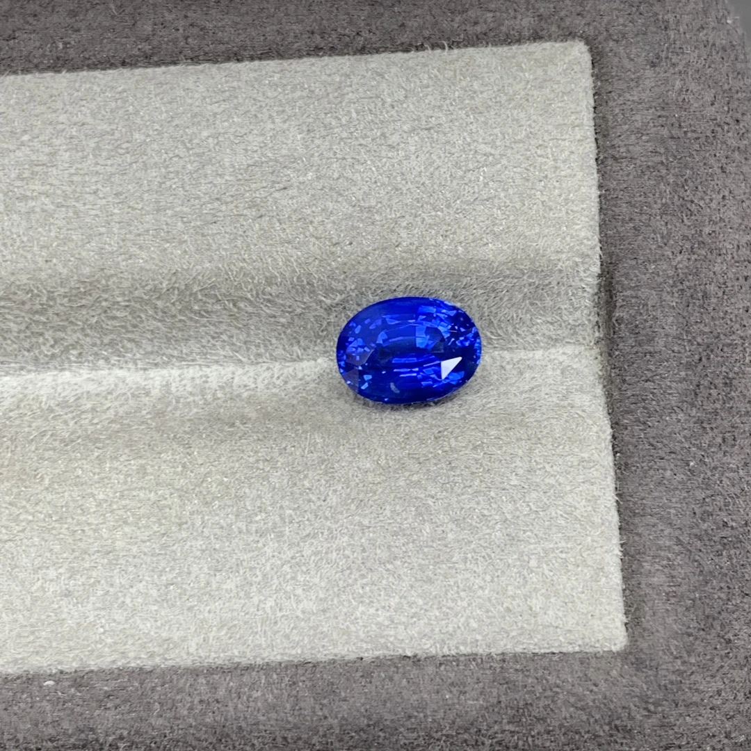 2.27ct天然浓郁矢车菊蓝宝石裸石
