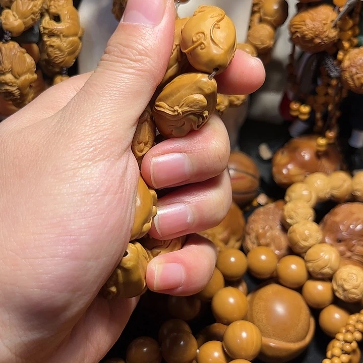橄榄核核雕美背生命